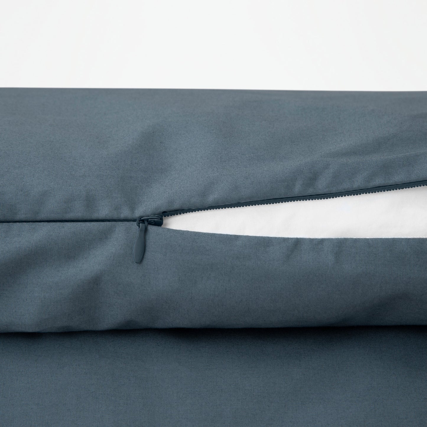Close-up view of the zipper on the Tuft and Needle Percale Duvet Cover Set||color:canyon